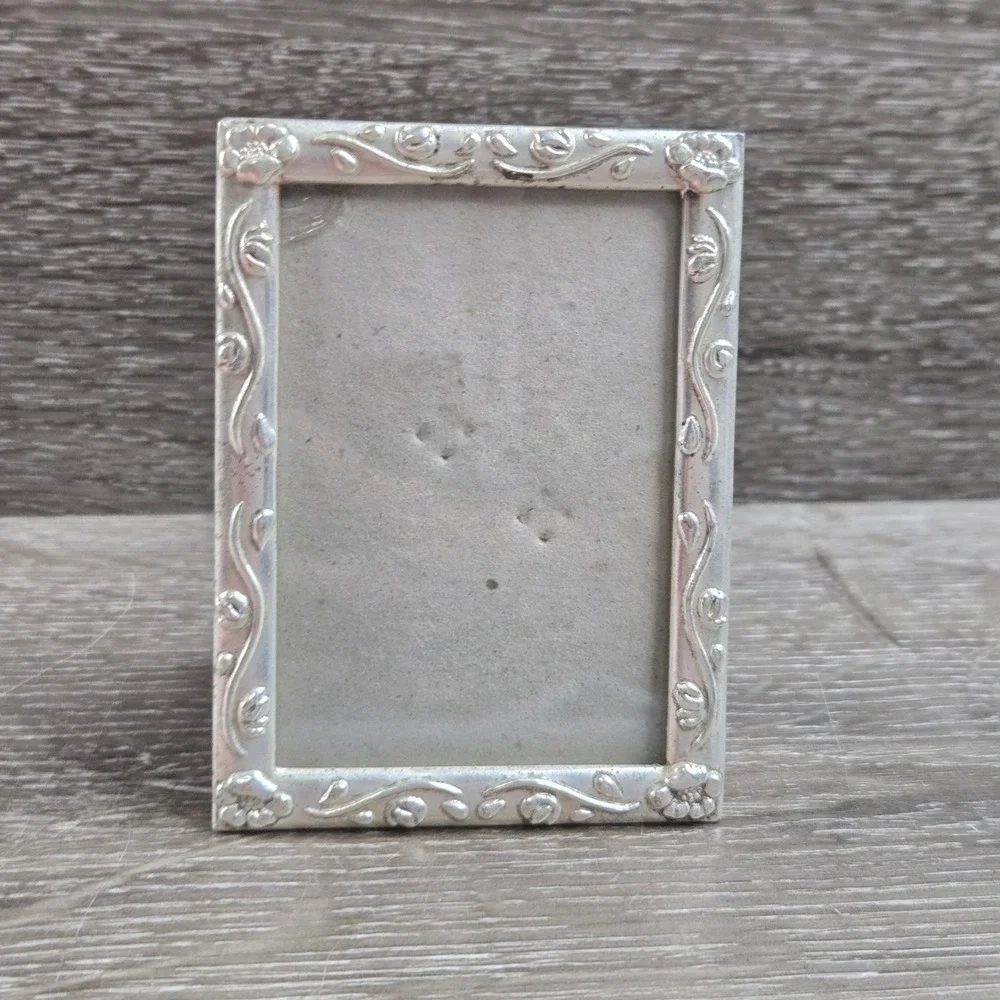 Elsa L Floral Vine Silver Tone 3.5x3 Miniature Desktop Picture Photo Frame